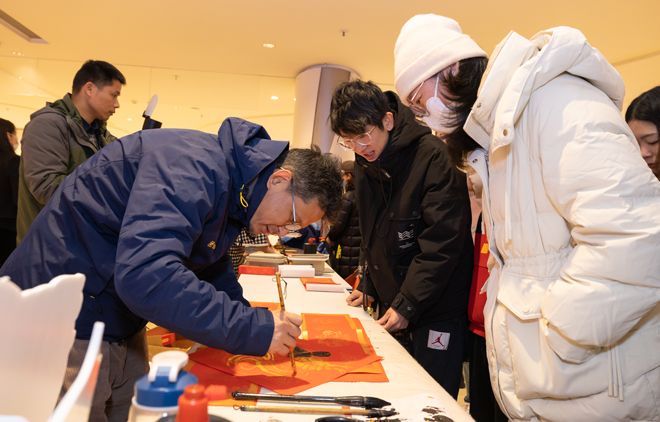 送福礼、品非遗、知年味，这个新春市集热闹又暖“新”！1.jpg
